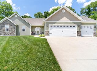 1561 Timber Wolf Dr, Festus, MO 63028