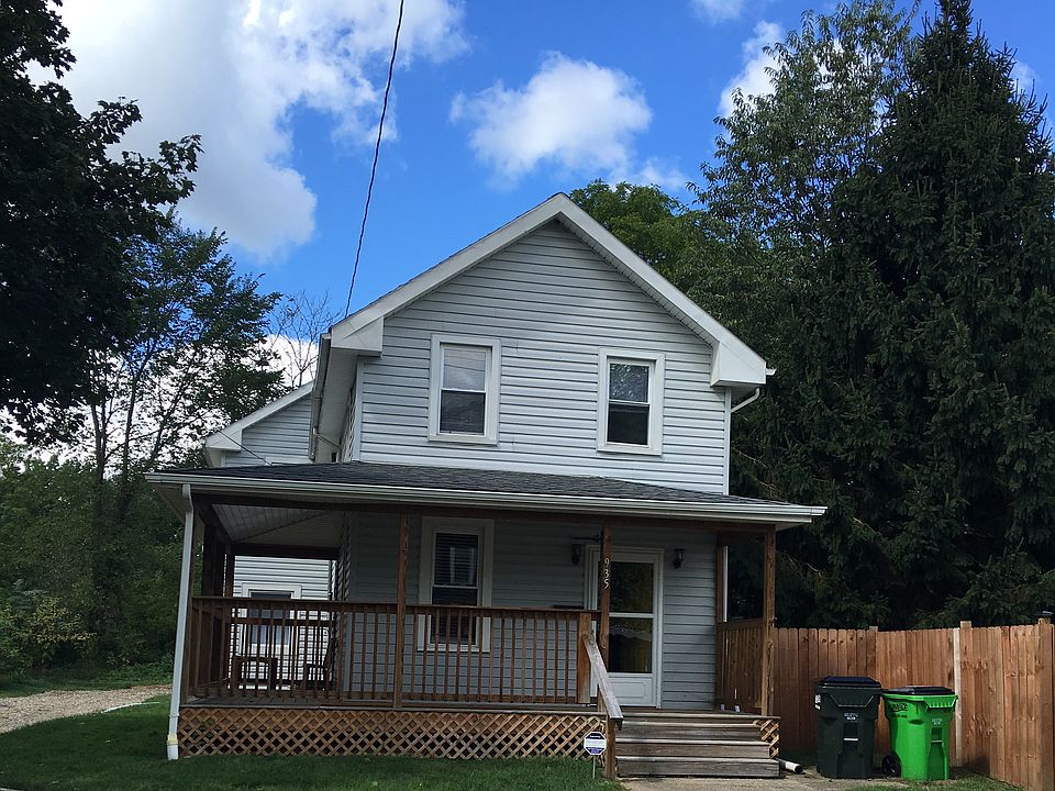 1st image of 935 13th St SE
