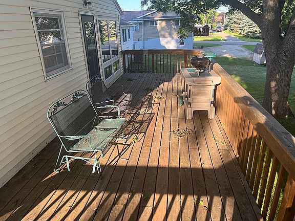 5th image of 325 4th Ave SW