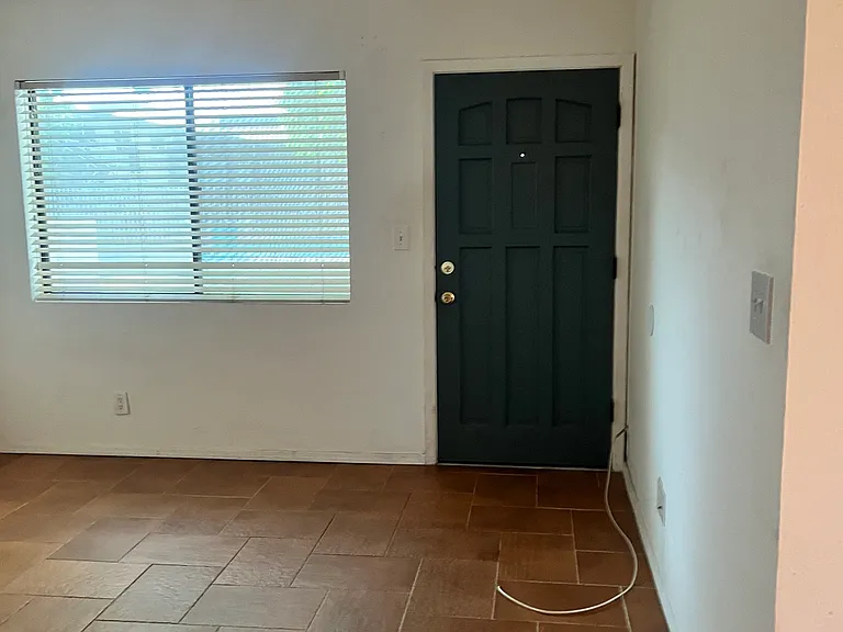 721 E Montebello Ave #110 — Photo 11
