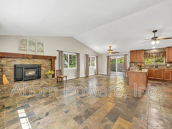 5th image of 7011 Lakewood Dr