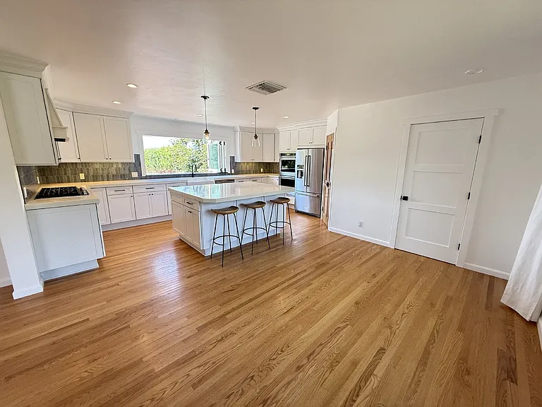 1401 Forest Ave — Photo 12
