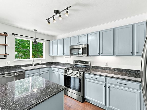 5th image of 3255 Heather Glen Dr
