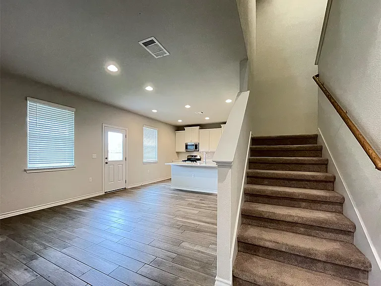 1602 Jacey Way — Photo 14
