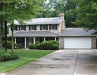 1st image of 122 Lincoln Dr