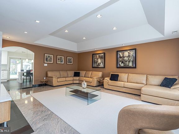 3rd image of 13 Dartmouth Ct