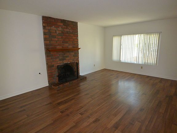 3rd image of 16842 Lynn Ln APT A