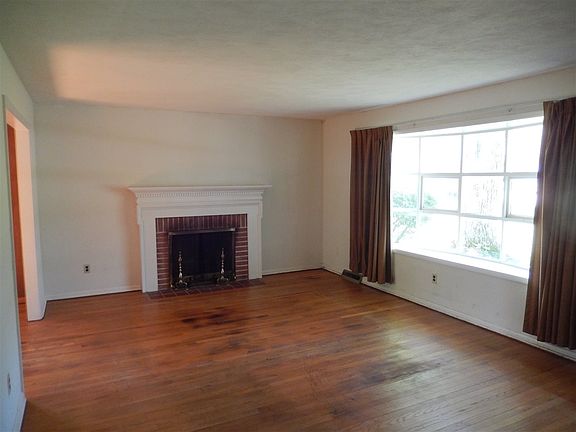 2nd image of 3613 E Park Ln