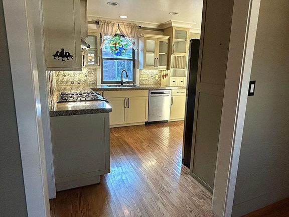 5th image of 4684 Troy Ln