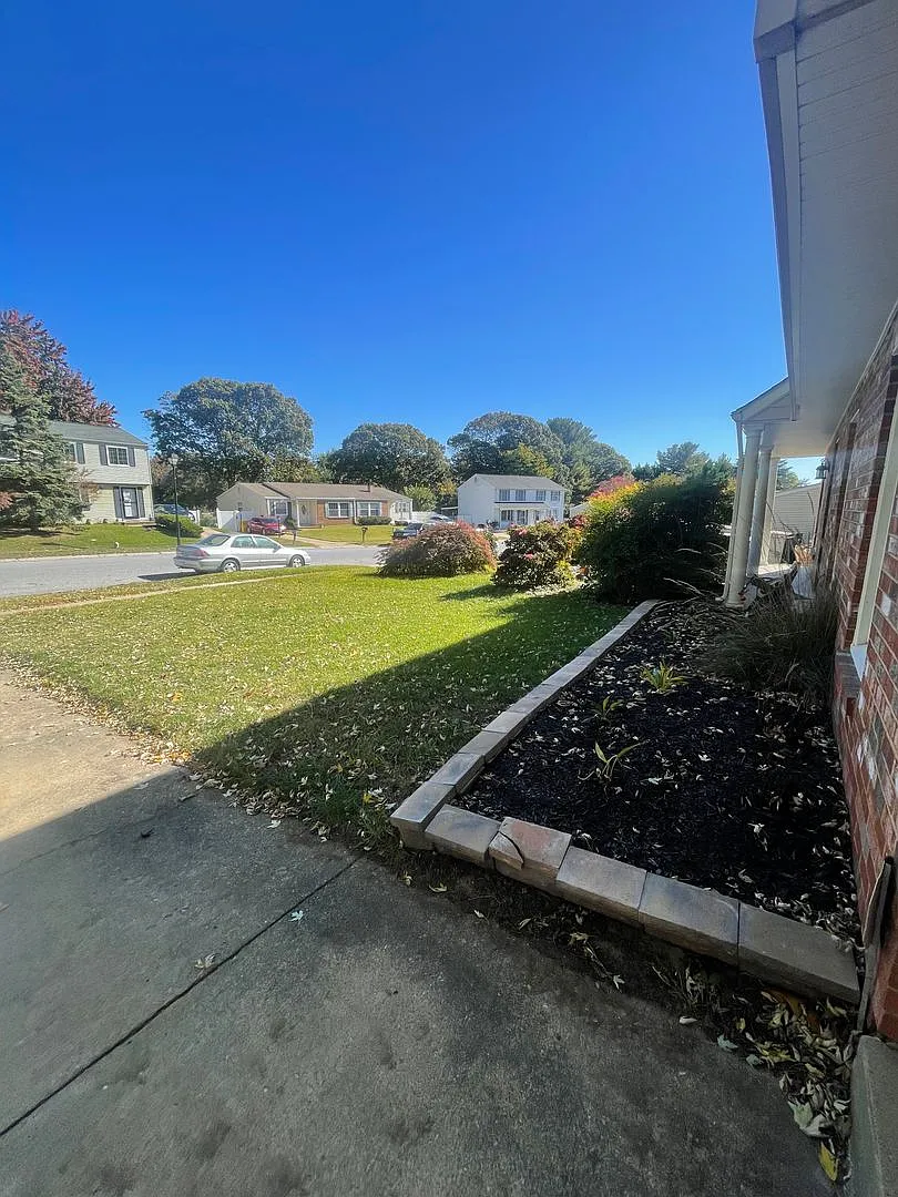 Beautiful 3 Bedroom Townhome in Glen Burnie, MD — Photo 3
