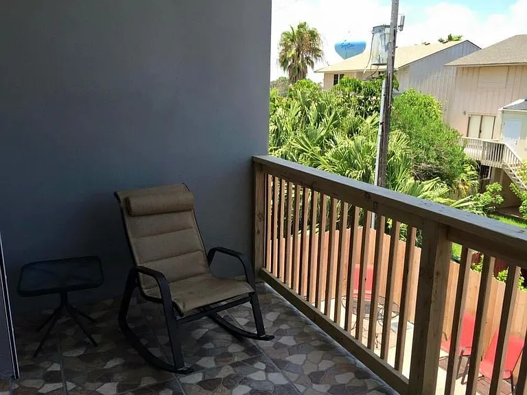 110 E Retama St #1 — Photo 13