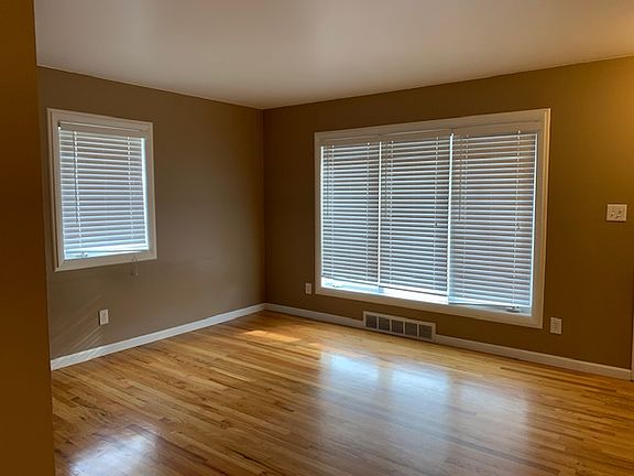 4th image of 913 Amelia Ave