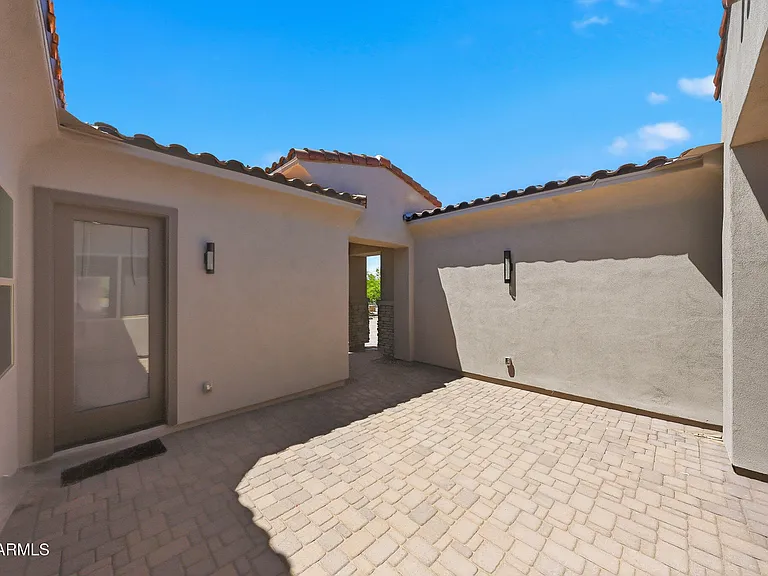 6896 E Lomas Verdes Dr — Photo 4