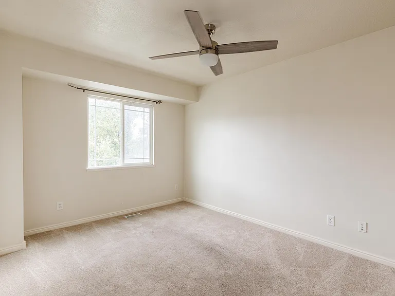 484 W 1490 N #102 — Photo 19