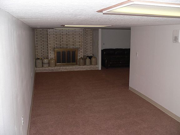 3rd image of 1108 W Broadway St