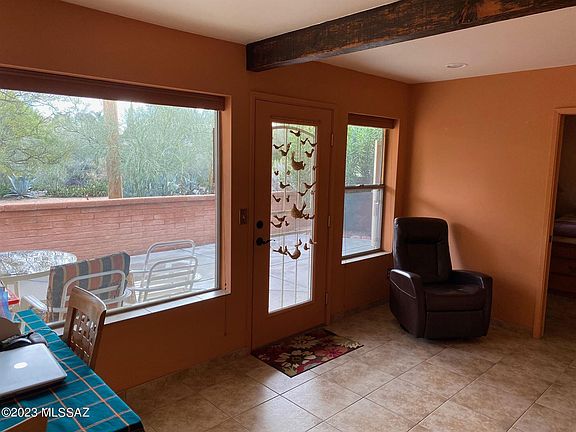 3rd image of 405 W Calle De Oro