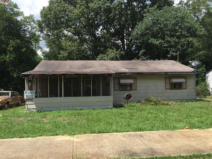 1st image of 901 Crestwood Ter
