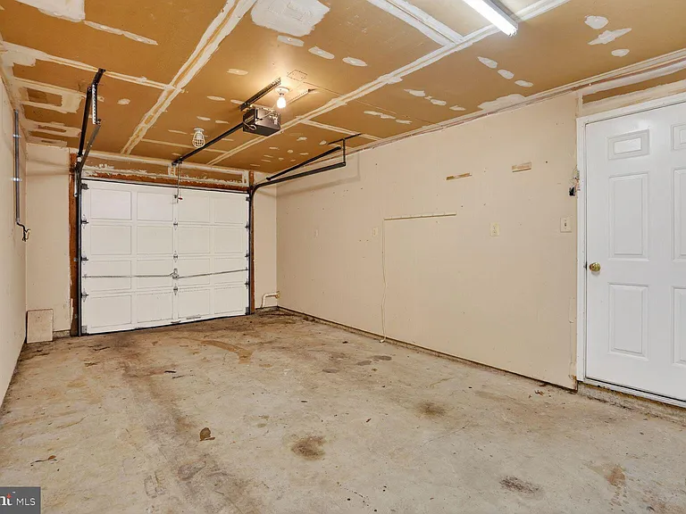 8408 Millwood Dr — Photo 22