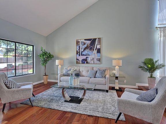 4th image of 43639 Greenhills Way