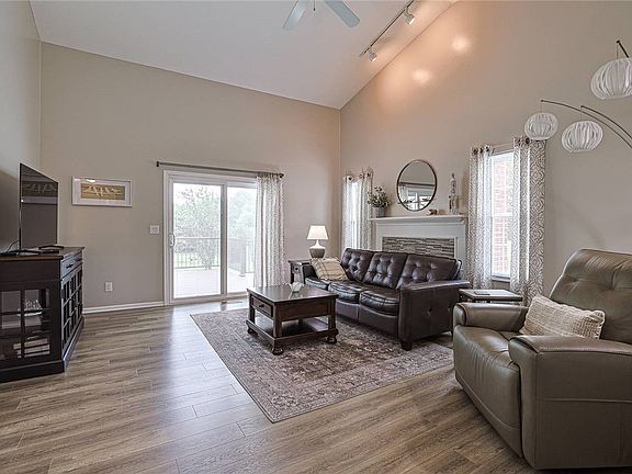 5th image of 5270 Bay Pointe Dr