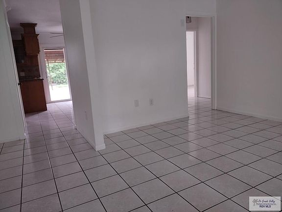 4th image of 325 Lewis St
