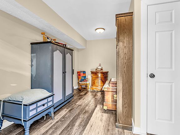 5th image of 3210 W Kensington Dr