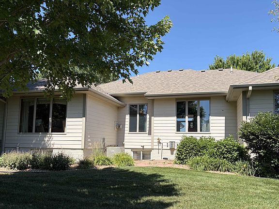 3rd image of 2709 Lakeview Dr