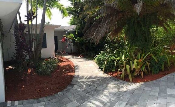 3rd image of 2006 S Hibiscus Dr