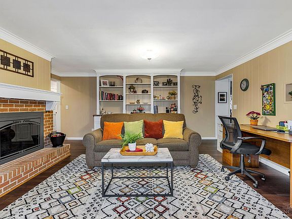 5th image of 400 Emerald Woods Dr
