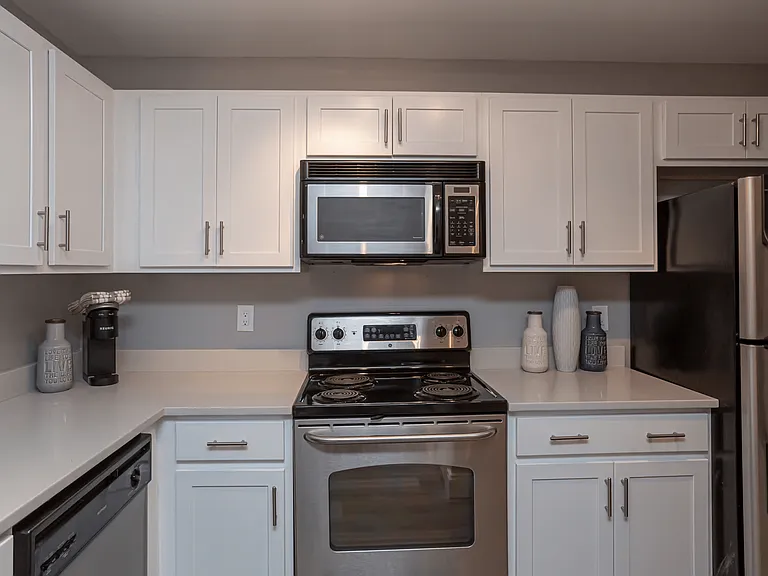 Elora Place Apartments — Photo 4