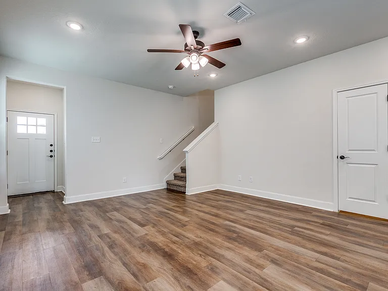 10314 Lynwood Vlg #102 — Photo 4