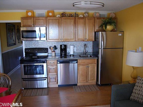 4th image of 400 Plantation Rd #4402