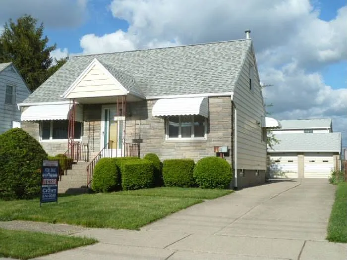 241 Curtiss St photo 1