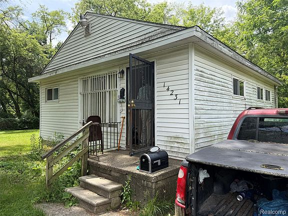 2nd image of 18184 Kentfield St