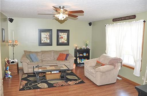4th image of 2631 New Castle Dr