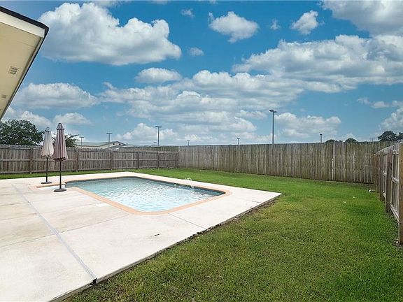 3rd image of 36403 Dutchtown Gardens Ave
