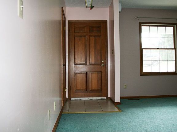 4th image of 187 Louise Ln