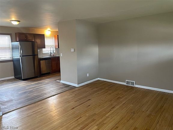 5th image of 21130 Naumann Ave