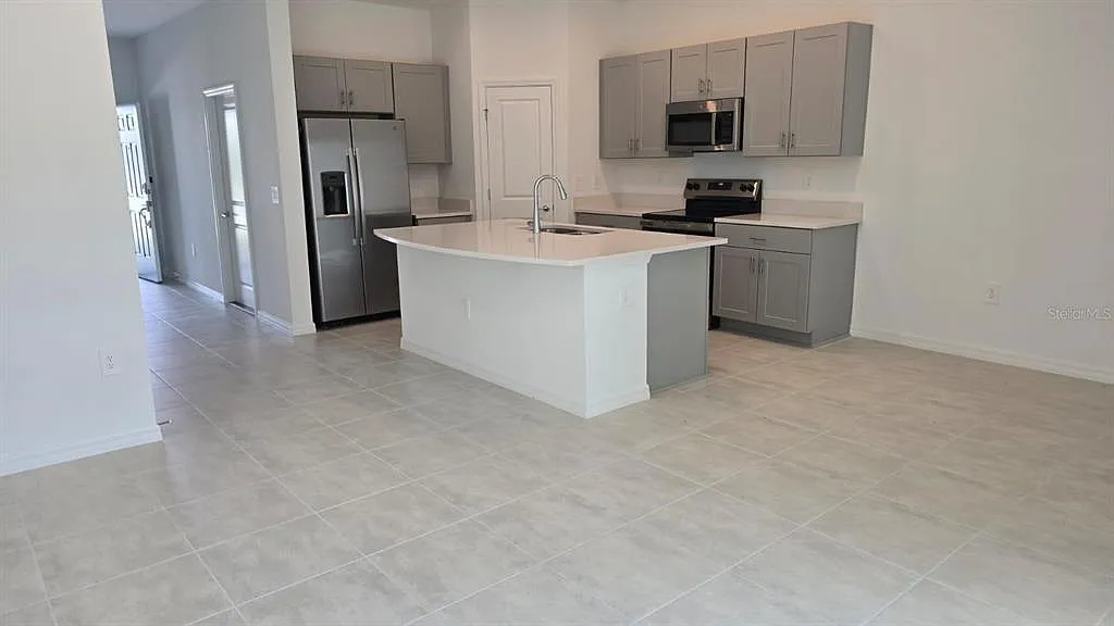 3 bed, 2.5 bath, 1854 sqft, $2,100 — Photo 2