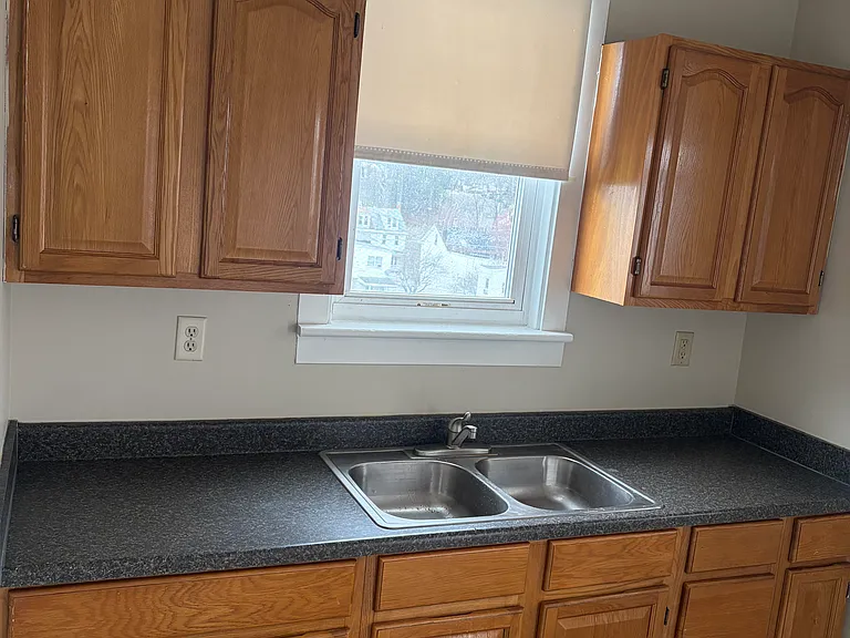 1614 W Market St — Photo 16