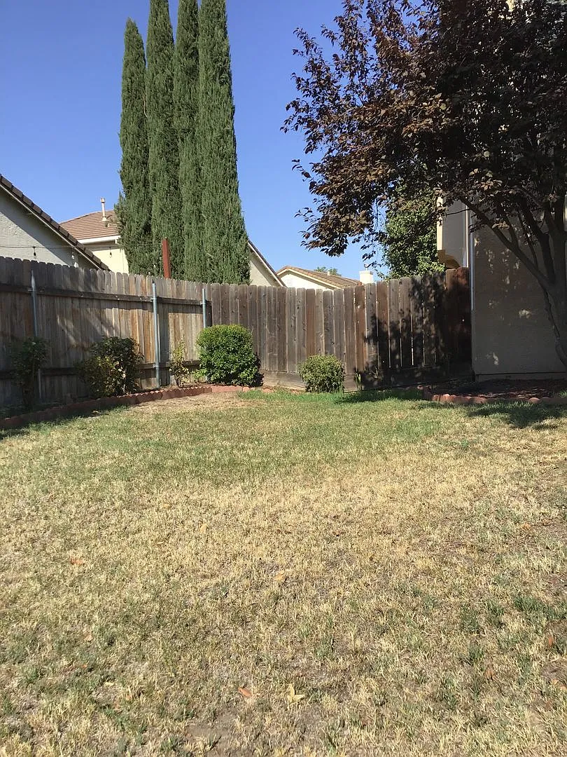 Beautiful 2 Story 4 Bedroom Home — Photo 1