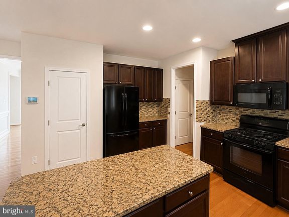 5th image of 11 Braewood Dr