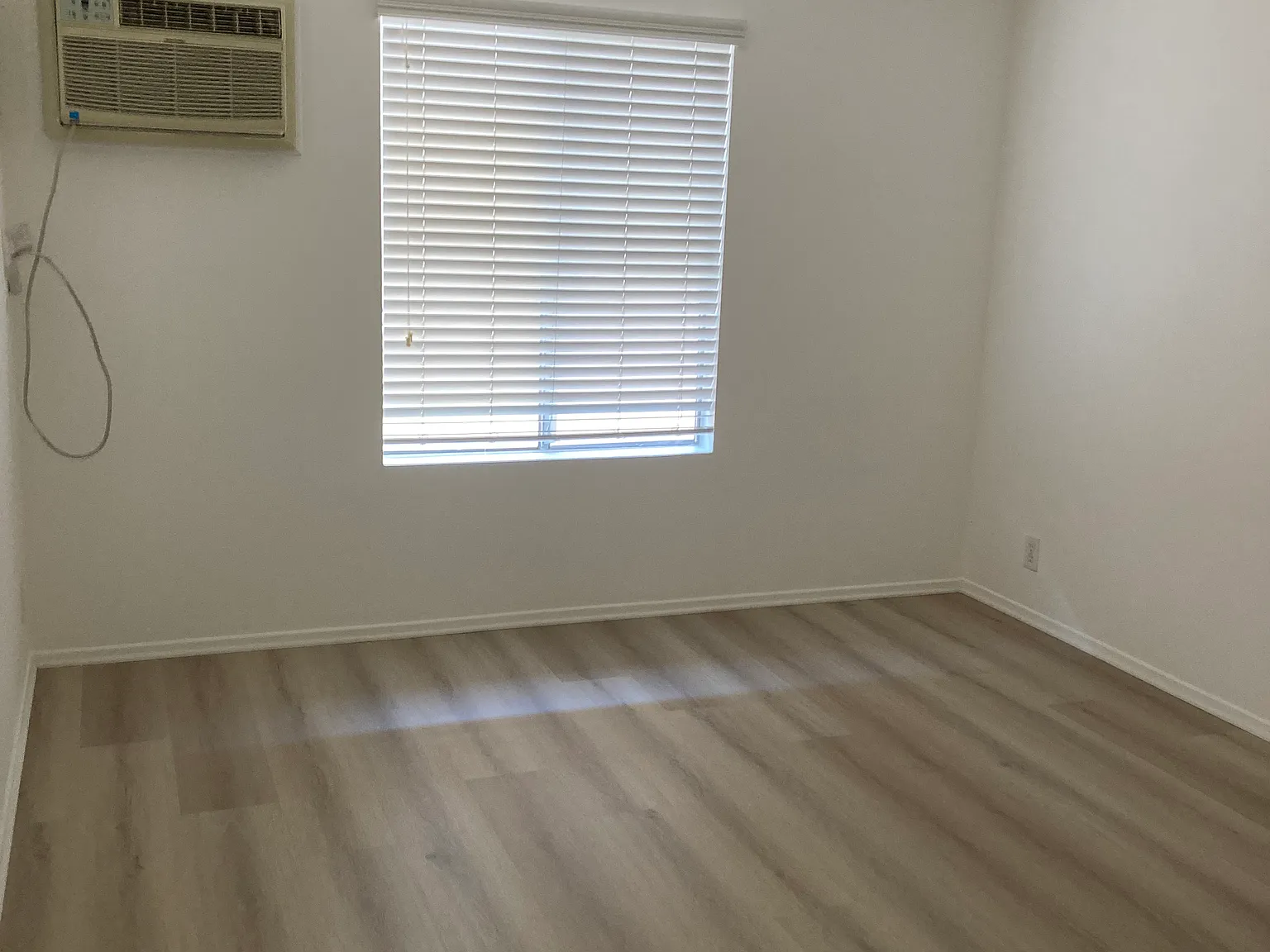 309 S Sherbourne Dr — Photo 4