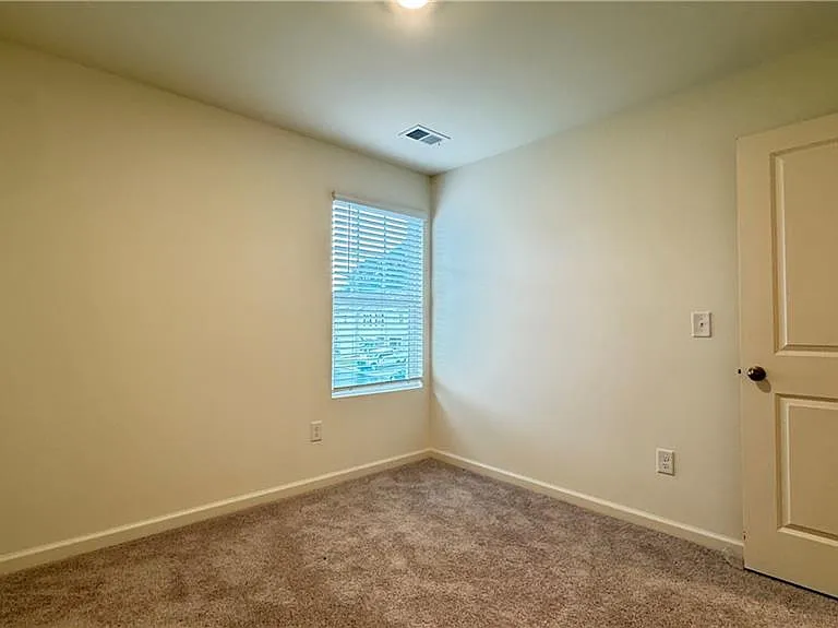 204 Fenchurch Way — Photo 11