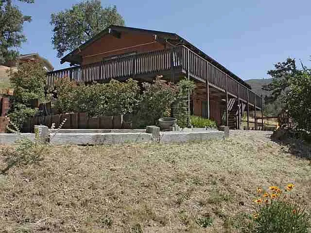 23040 Lakeview Dr photo 1