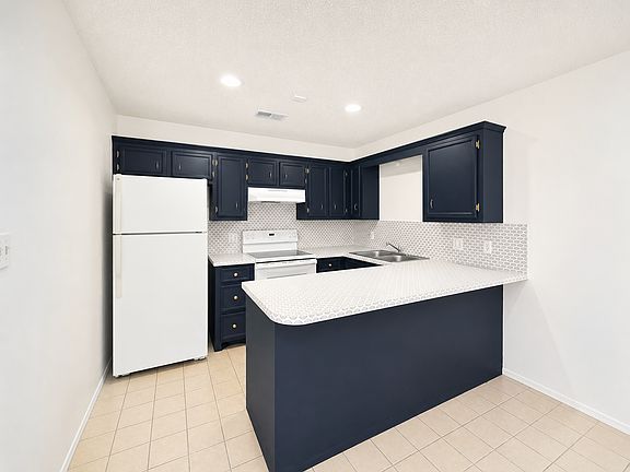 4th image of 4108 N 24th Ln #10