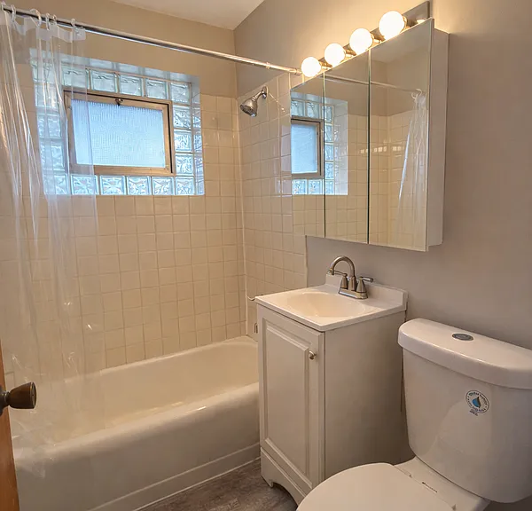 12413 Maple Ave #5 — Photo 6