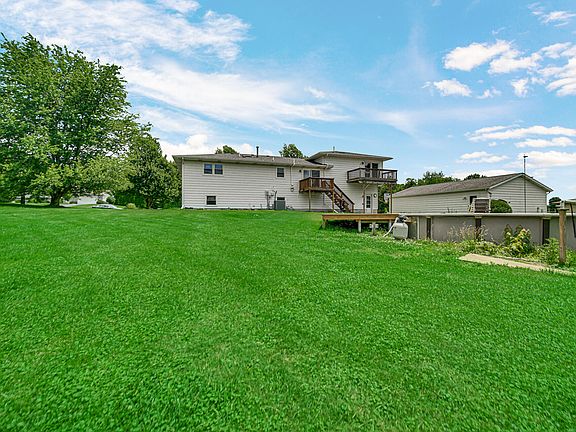 3rd image of 406 Northfield Ln