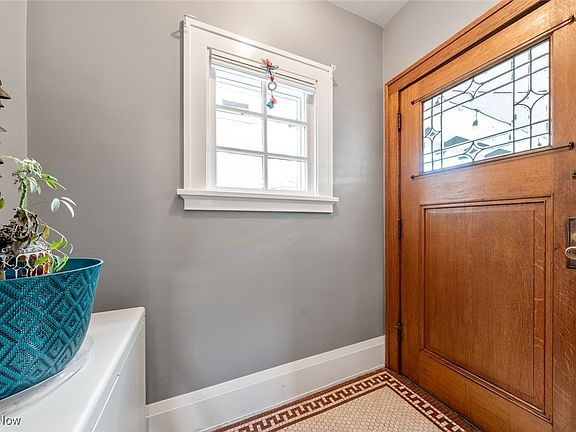 4th image of 13976 Clifton Blvd