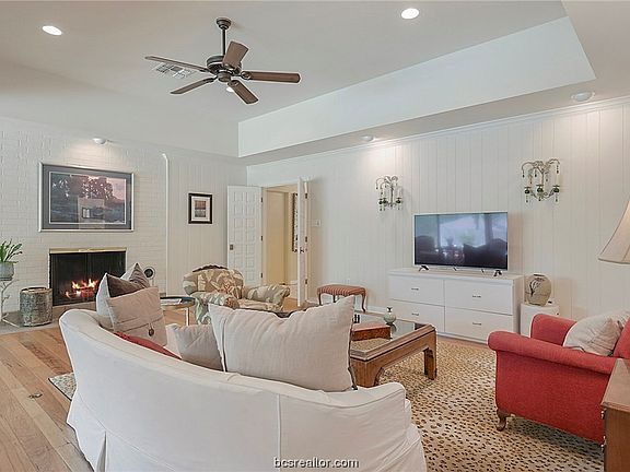 5th image of 1400 Post Oak Cir